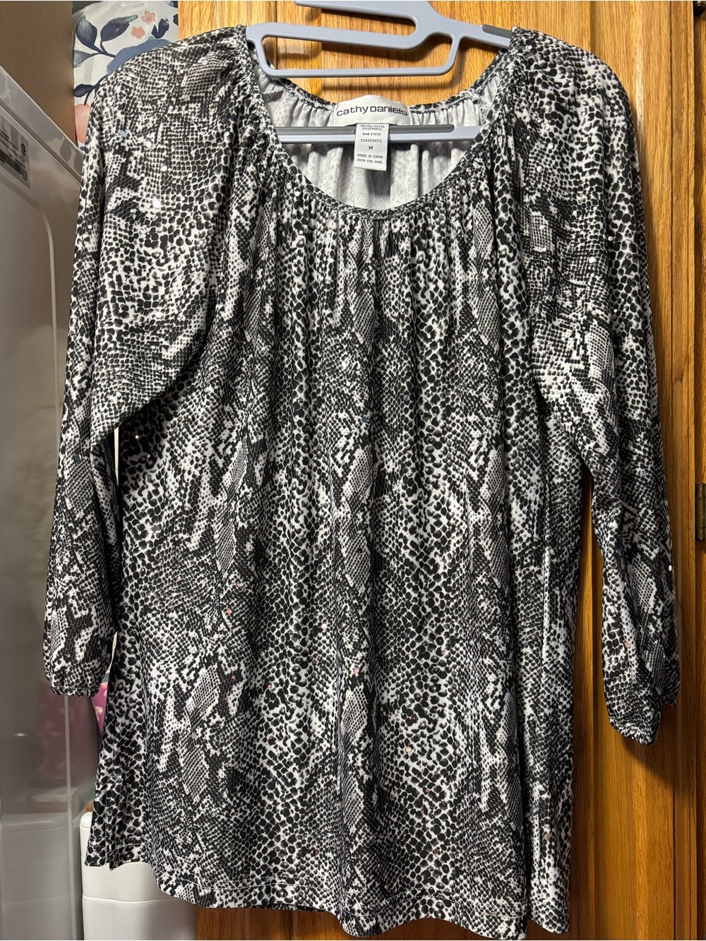 Cathy Daniels Black & White Snake-Pattern Peasant Top